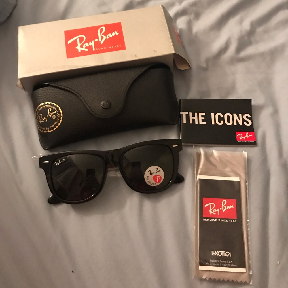 Brand new Ray Ban Wayfarer sunglasses polarized.